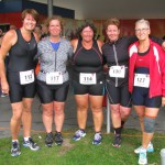 De vijf vrouwen na de finish