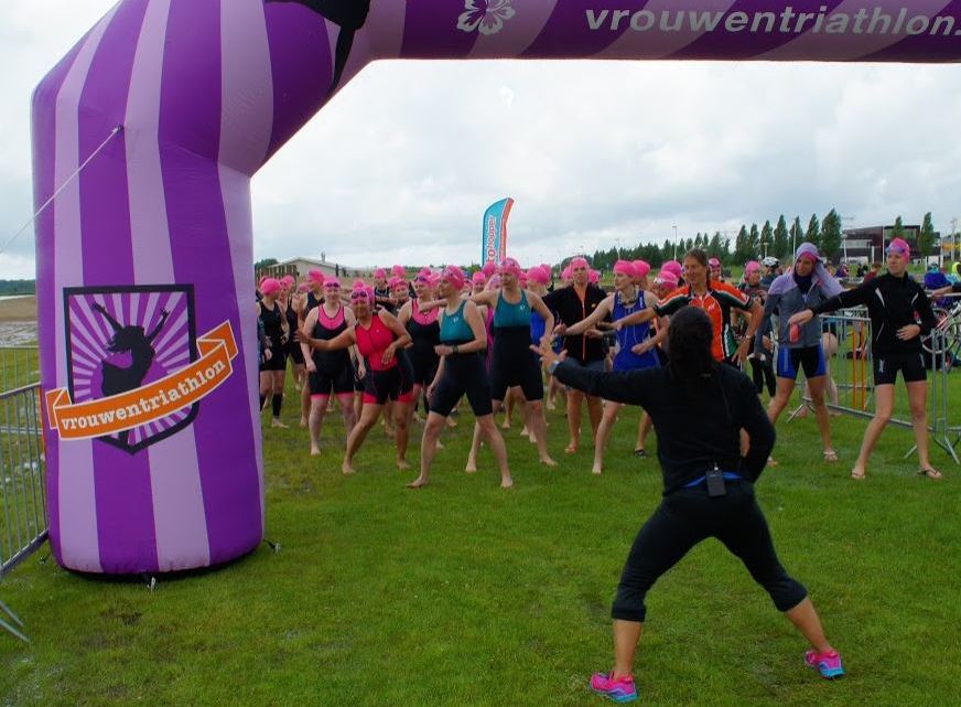 De warming-up onder de finishboog