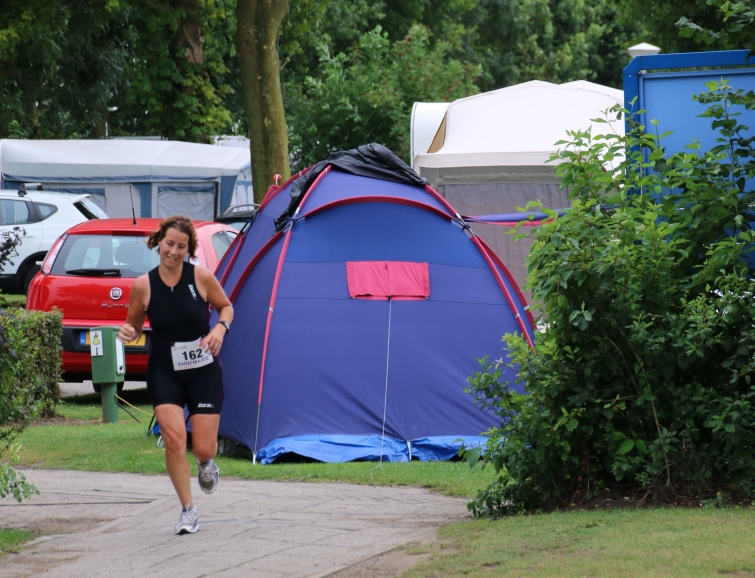 Hardlopen tussen de tenten door